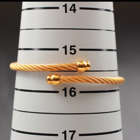 Gucci Swiss Quartz Watch in Mint Condition - Picture 6 of 9